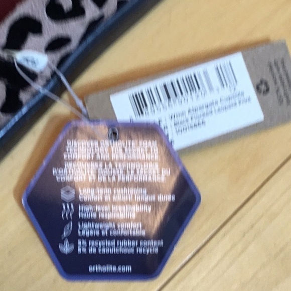 Tom’s loafers, slip on shoes. Black flocked leopard print, women’s size 6. NWT - Picture 13 of 16